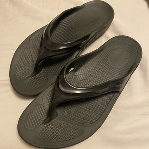 Oofos flip flops womens 10 EU 41 black